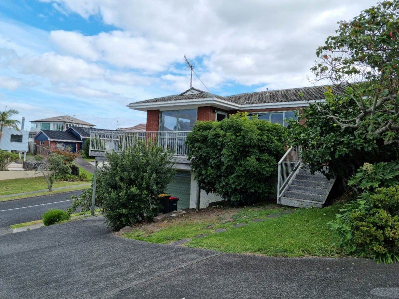 2/11 McCrystal Avenue, Bucklands Beach, Auckland - Carousel 1