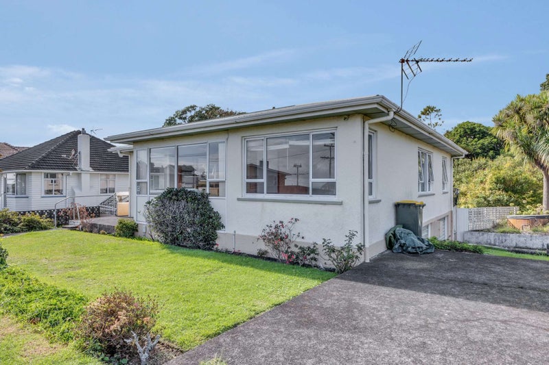 27 South Road, Moturoa, New Plymouth - Carousel 2