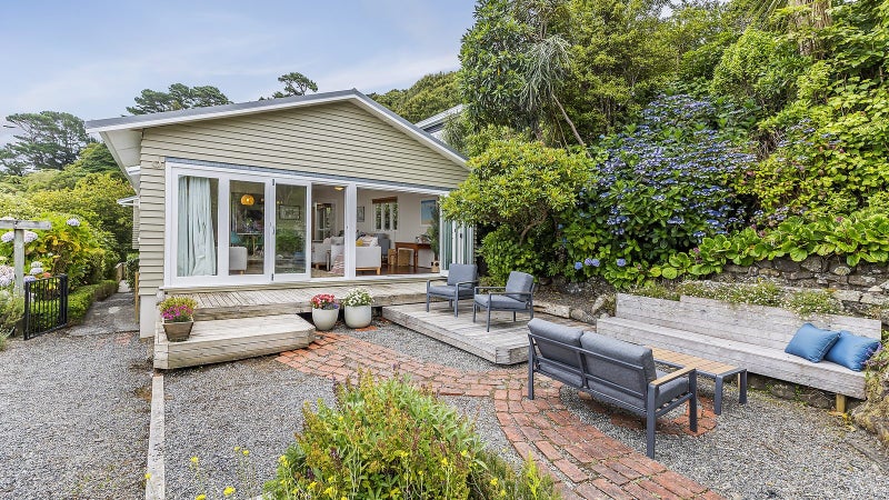 44 Baroda Street, Khandallah, Wellington - Carousel 1