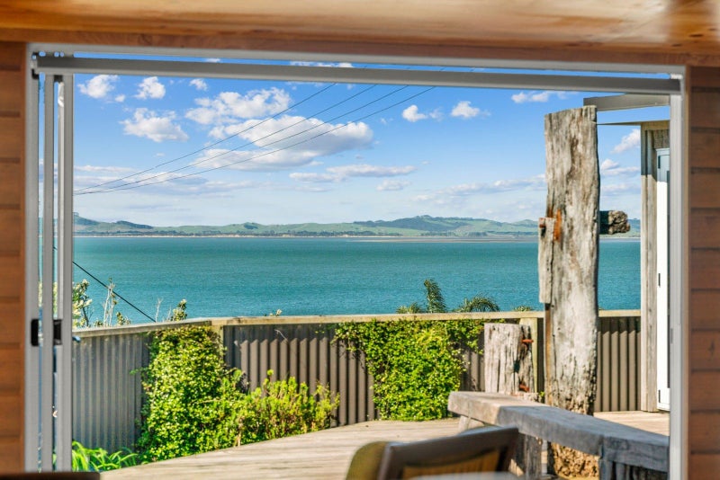 8 Signal Station Road, POUTO - Carousel 1