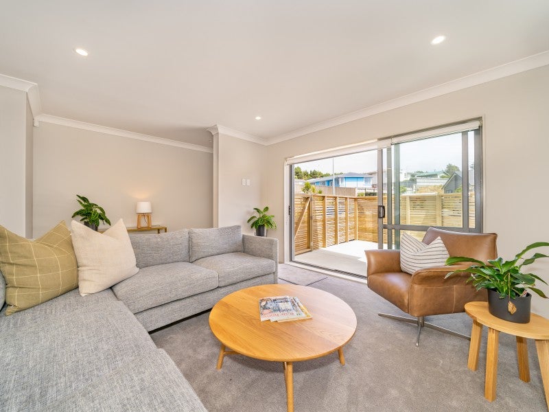 33 Brindle Way, Newlands, Wellington - Carousel 2