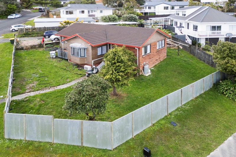 1 Garcia Place, West Harbour, Auckland - Carousel 1