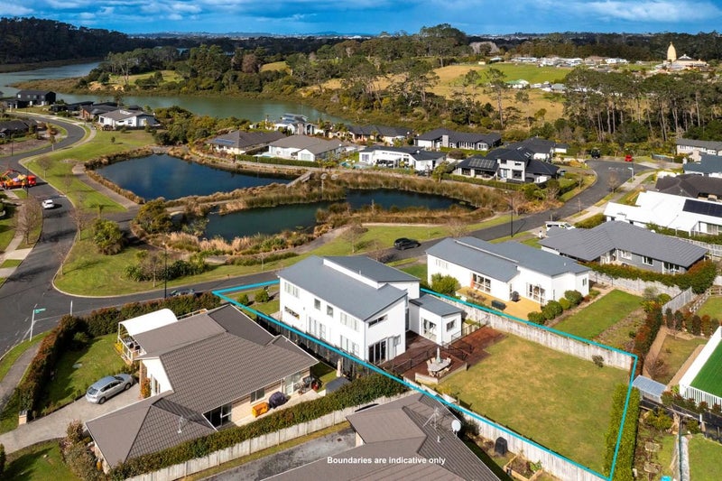 12 The Landing, Riverhead, Riverhead - Carousel 27