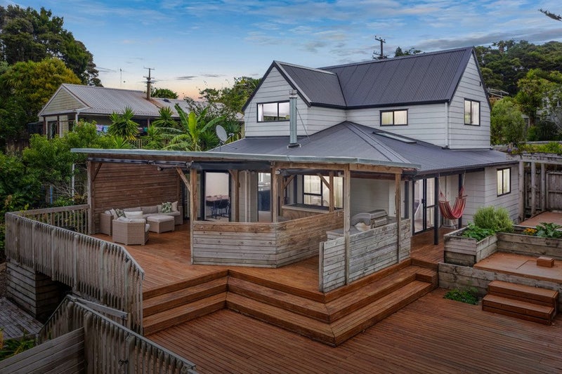 27 Awhiorangi Promenade, Swanson, Auckland - Carousel 1