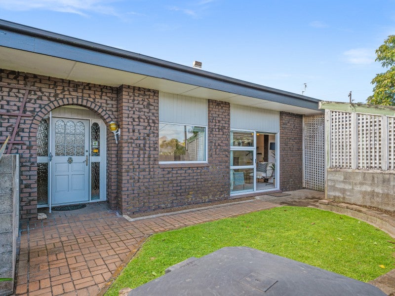 2 Budleigh ST, Frankleigh Park, New Plymouth - Carousel 22