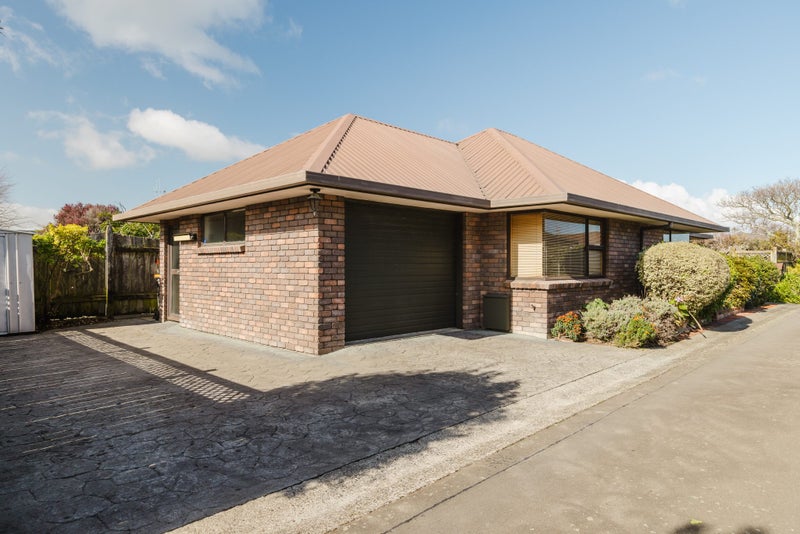2 Silverdale Court, Terrace End, Palmerston North - Carousel 1