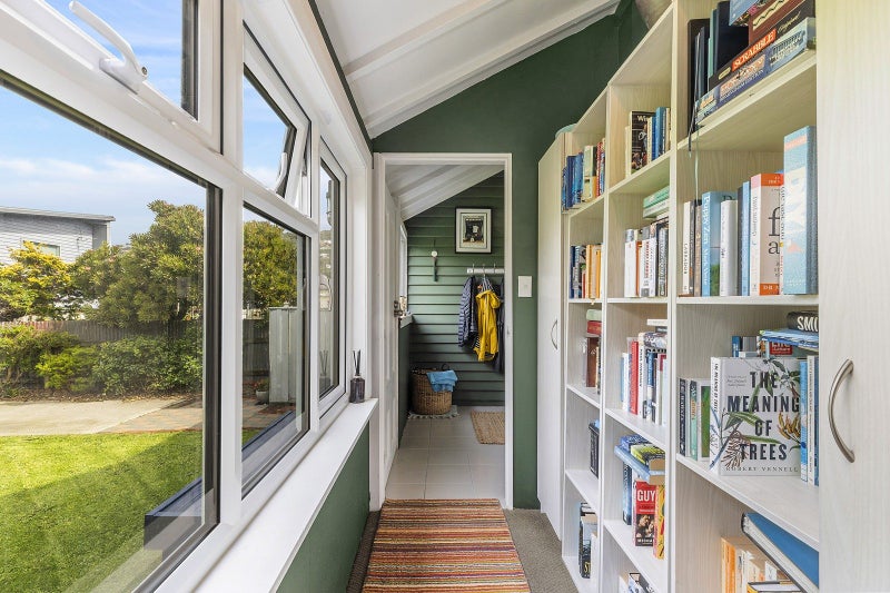 3 Apu Crescent, Lyall Bay, Wellington - Carousel 2