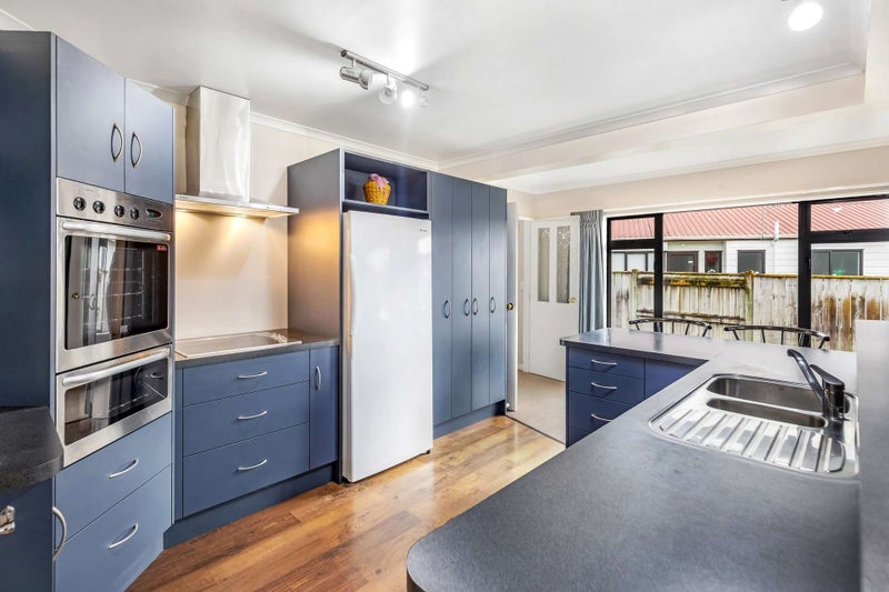 49 Peppertree Glade, Kelvin Grove, Palmerston North - Carousel 2