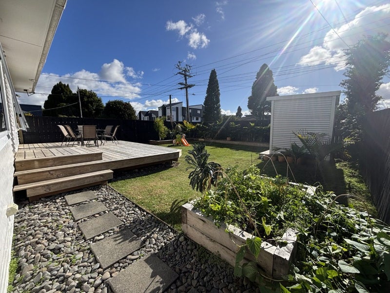 16 Taikata Road, Te Atatu Peninsula, Auckland - Carousel 12