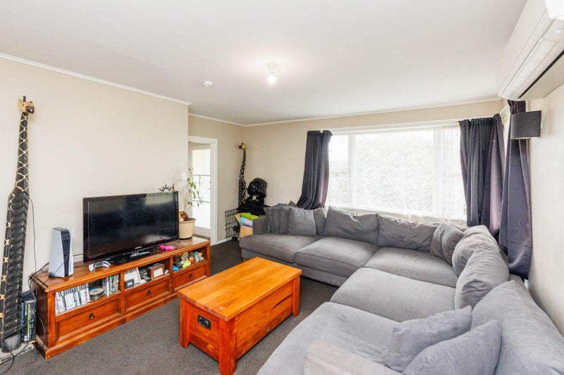 53 Tararua Terrace, Cloverlea, Palmerston North - Carousel 2