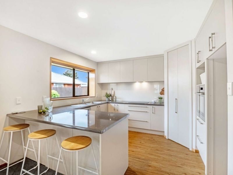 10 Innisfree Place, Northwood, Christchurch - Carousel 2