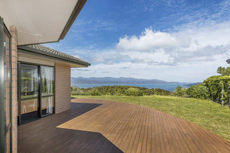 52 Miles Crescent, Newlands, Wellington - Carousel 2