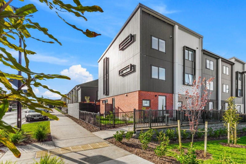 10/60 Selo Street, Glen Eden, Auckland - Carousel 1