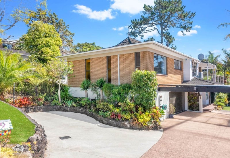 99 John Downs Drive, Browns Bay, Auckland - Carousel 1