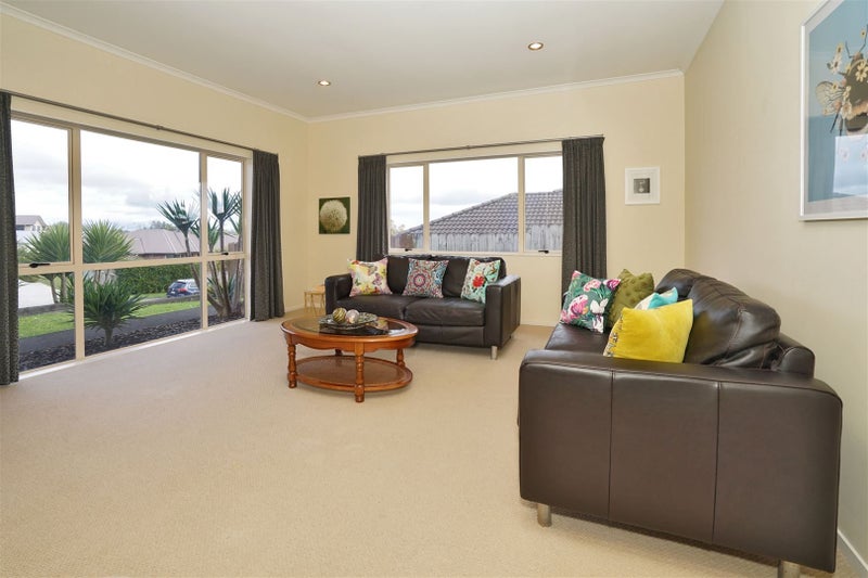 35 The Ford, Huntington, Hamilton - Carousel 2