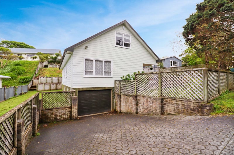 15 Park Road, Belmont, Lower Hutt - Carousel 1
