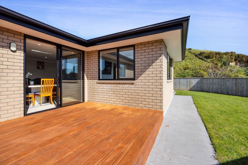 67 Magnolia Drive, Westown, New Plymouth - Carousel 2