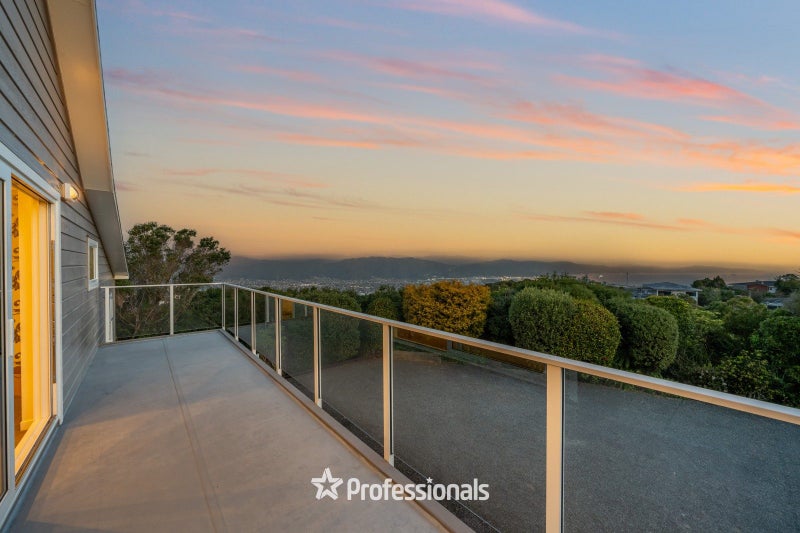 13 Wilson Grove, Normandale, Lower Hutt - Carousel 2