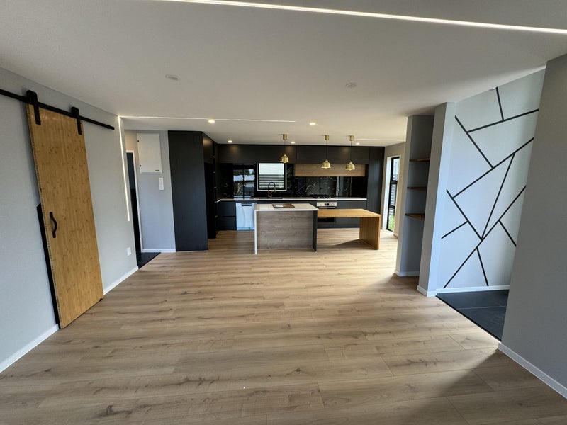 2A Maunder Place, New Lynn, Auckland - Carousel 2
