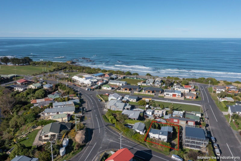 2 Queen Street, Brighton, Dunedin - Carousel 2