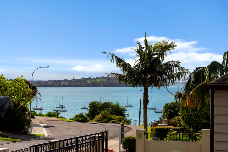 1/9 Takutai Avenue, Bucklands Beach, Auckland - Carousel 1