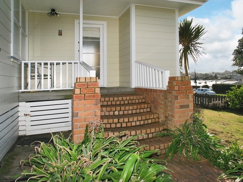 60 Te Pene Avenue, Titahi Bay, Porirua - Carousel 1