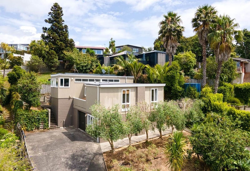 6 Anchor Place, Beach Haven, Auckland - Carousel 1