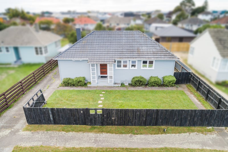12 Humber Street, Roslyn, Palmerston North - Carousel 1