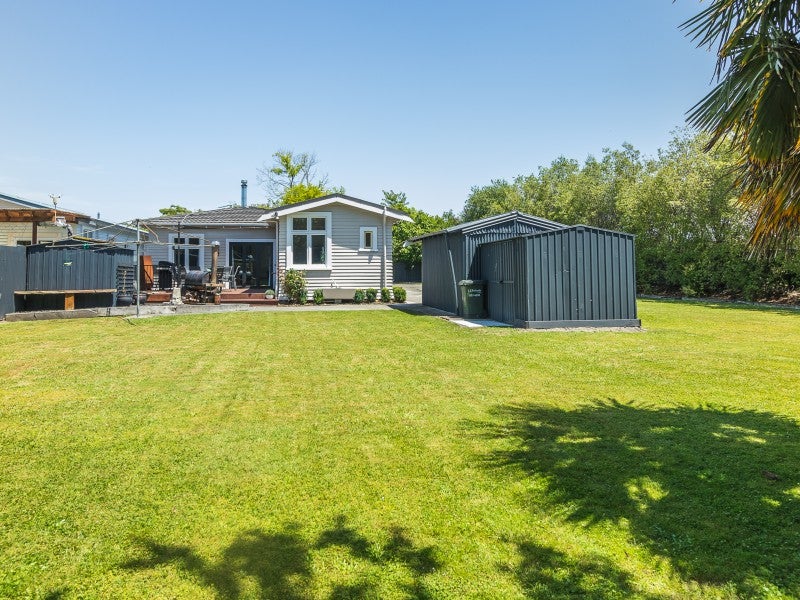 102 Heathcote Avenue, Mayfair, Hastings - Carousel 11