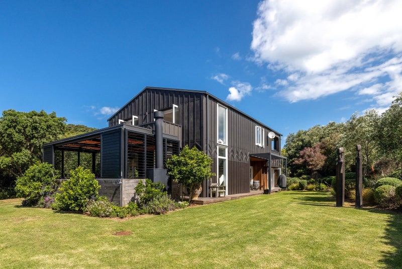 6 Third Avenue, Onetangi, Waiheke Island - Carousel 1