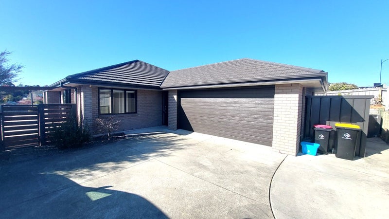 8 Kinmount Drive, Pyes Pa, Tauranga - Carousel 1