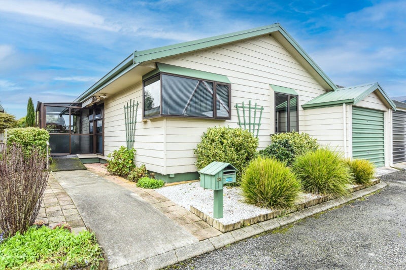 13 Dellwood Green, Richmond, Richmond - Carousel 1