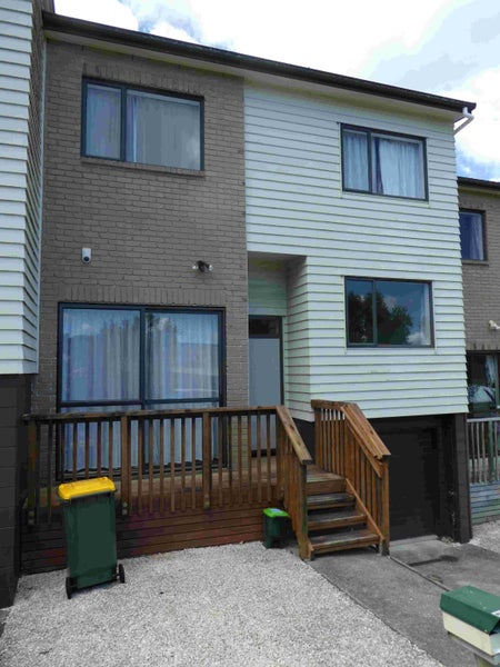 5/2 Swan Hill Drive, Glen Eden, Auckland - Carousel 1