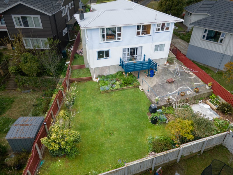 5 Longcroft Terrace, Newlands, Wellington - Carousel 18