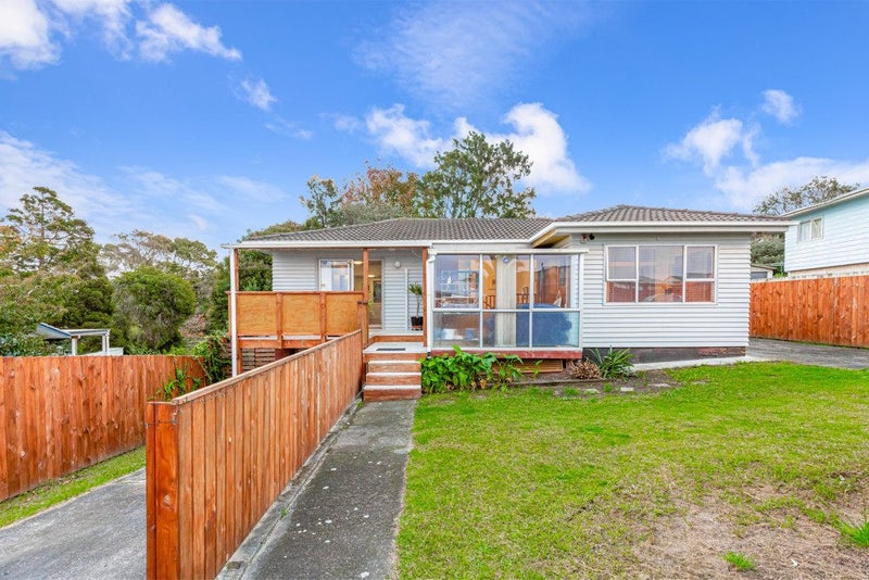 13 Redwood Drive, Massey, Auckland - Carousel 1