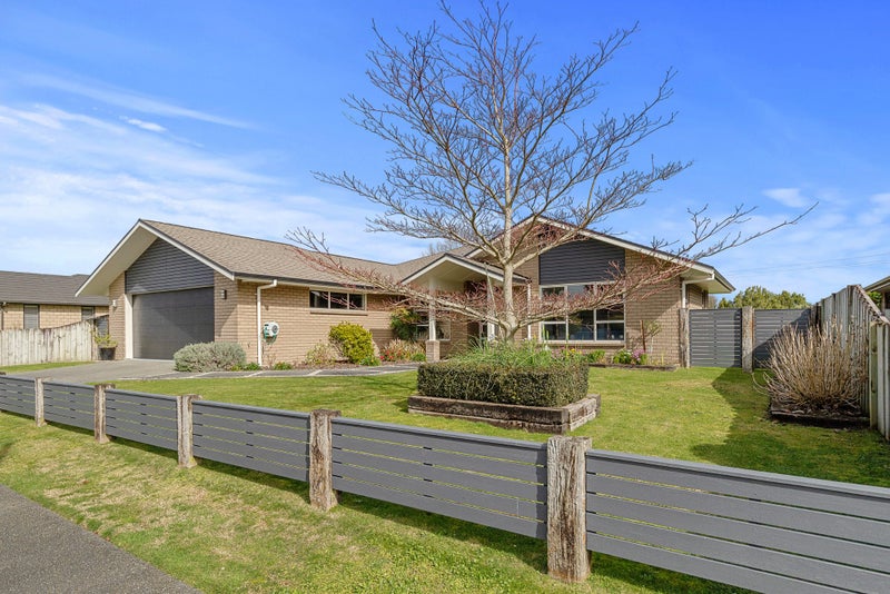 9 Amokura Crescent, Flagstaff, Hamilton - Carousel 1