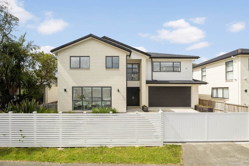 1 Pickett AV, Sandringham, Auckland - Carousel 1