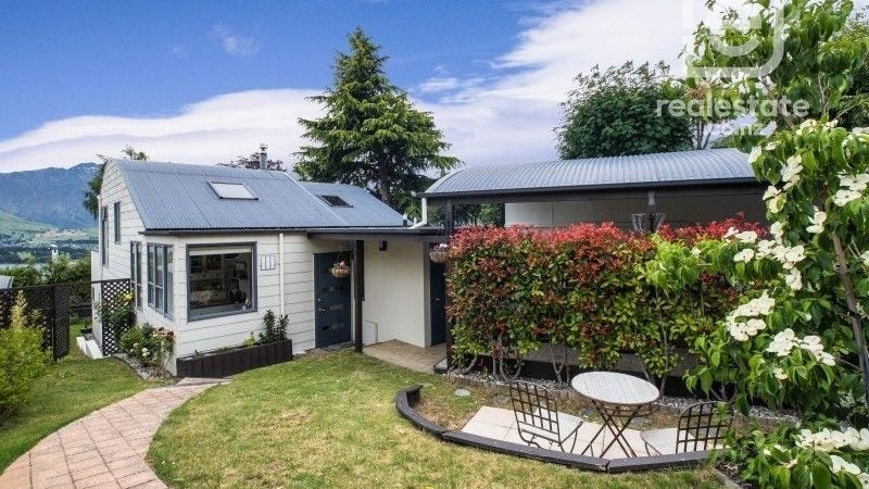 11A Avalon Crescent, Fernhill, Queenstown - Carousel 1