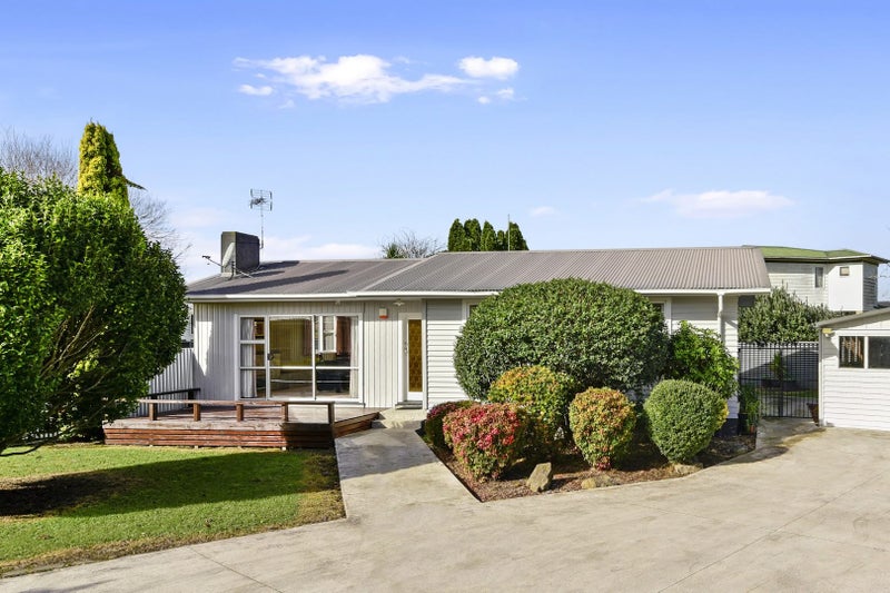 58 Deanwell Avenue, Deanwell, Hamilton - Carousel 2