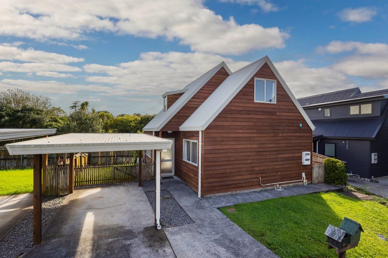 26 Caspian Close, New Lynn, Auckland - Carousel 1