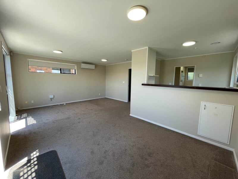6/2 John Bracken Way, Beach Haven, Auckland - Carousel 2