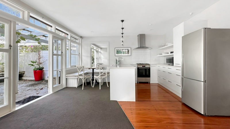 1/1 Saratoga Avenue, Herne Bay, Auckland - Carousel 2