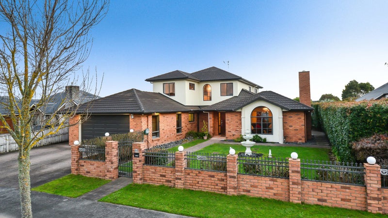 86 Huntington Drive, Huntington, Hamilton - Carousel 1