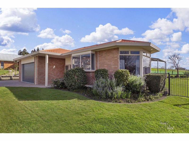 294 Grandview Road, Western Heights, Hamilton - Carousel 2