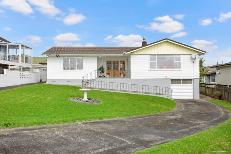 16 Sally Crescent, Mount Roskill, Auckland - Carousel 1