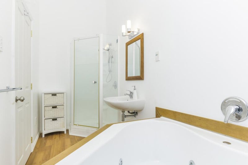 25 Raroa Terrace, Waiatarua, Auckland - Carousel 9