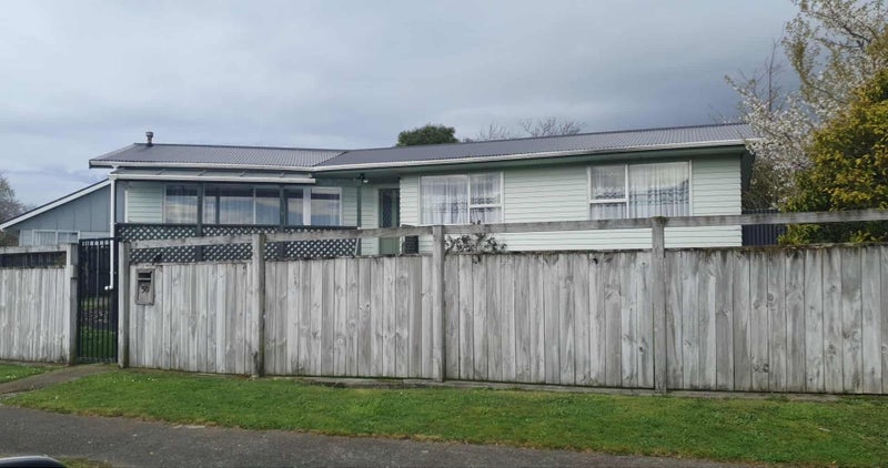 50 Aniseed Grove, Timberlea, Upper Hutt - Carousel 1