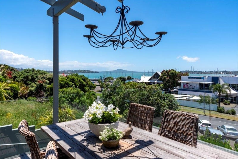 74 Compass Way, HALF MOON BAY, AUCKLAND - Carousel 1