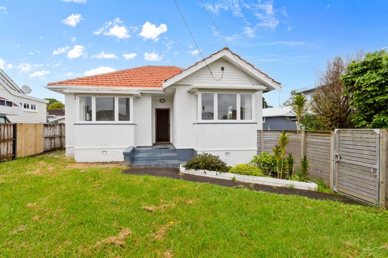 3 Carlton Street, Hillsborough, Auckland - Carousel 1