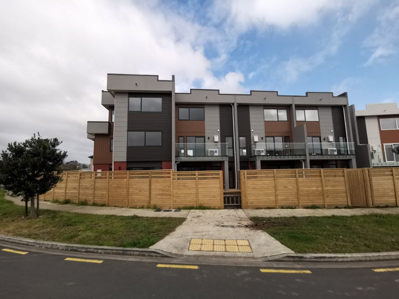 105 Bordeaux Parade, Te Atatu South, Auckland - Carousel 2